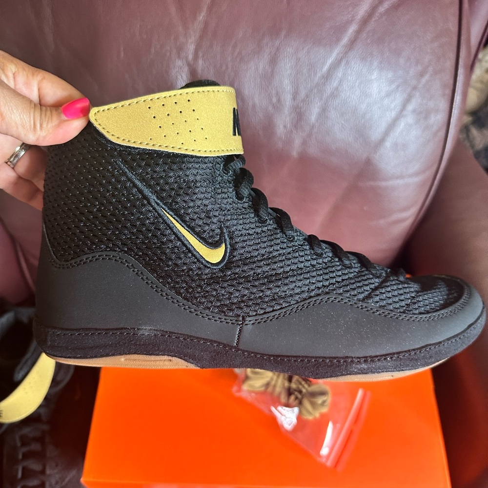 Nike Inflict 3  Wrestling Shoes black and gold